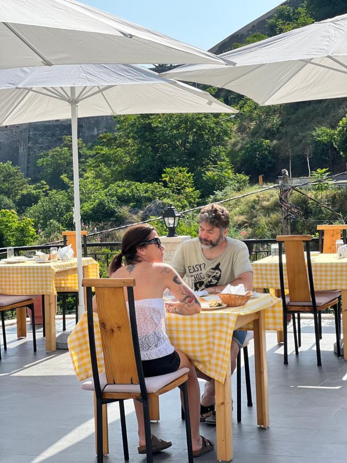 Hotel With Castle View Gjirokastër Екстериор снимка