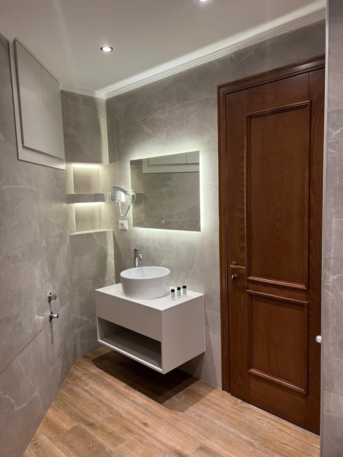 Hotel With Castle View Gjirokastër Екстериор снимка