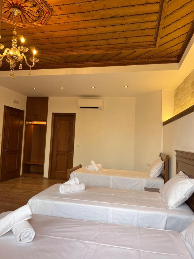 Hotel With Castle View Gjirokastër Екстериор снимка