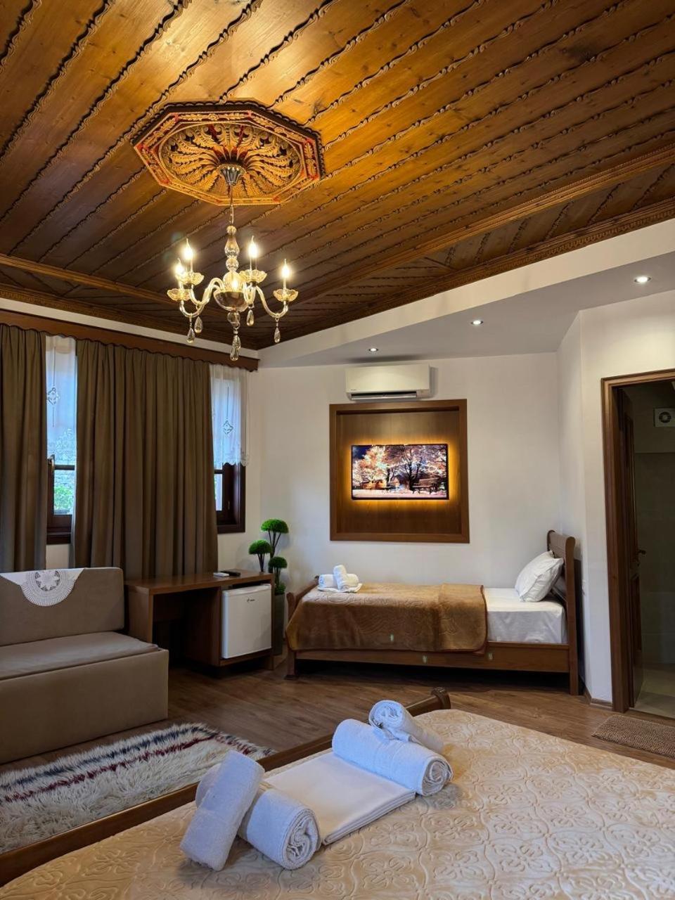 Hotel With Castle View Gjirokastër Екстериор снимка