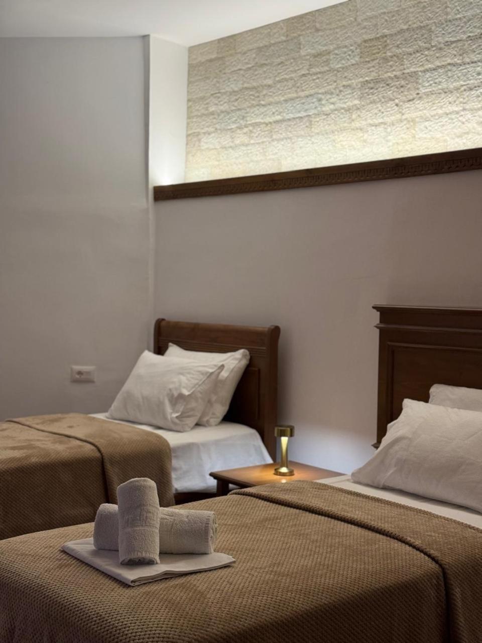 Hotel With Castle View Gjirokastër Екстериор снимка